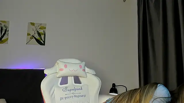 elliediaz online show from September 23, 2025, 7:50 pm