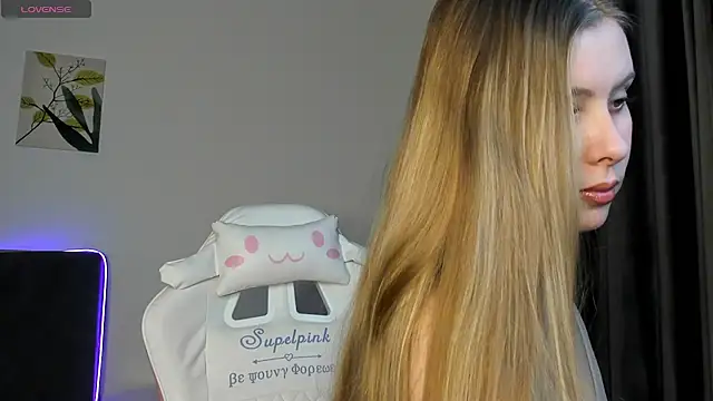 elliediaz online show from October 5, 2025, 7:01 pm