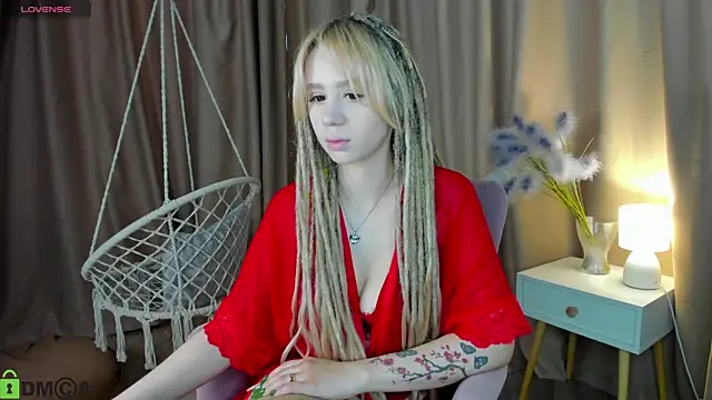 Snapshot of Valerie_Woods chatting on June 17, 2026, 12:13 am Valerie Woods online show from June 17, 2026, 12:13 am