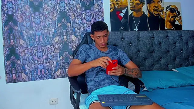 Snapshot of dominic_smith_ chatting on February 7, 2025, 1:58 am dominic smith online show from February 7, 2025, 1:58 am