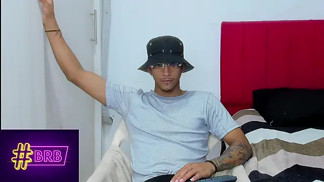 Snapshot of dominic_smith_ chatting on March 7, 2025, 11:27 pm dominic smith online show from March 7, 2025, 11:27 pm