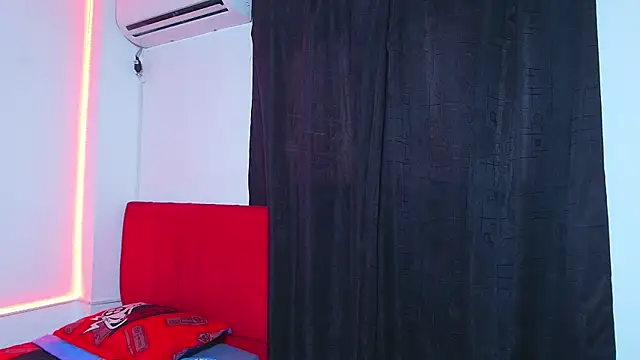 Snapshot of dominic_smith_ chatting on November 28, 2025, 8:55 pm dominic smith online show from November 28, 2025, 8:55 pm