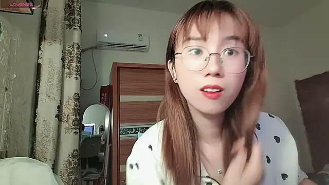 Lili 666 online show from May 2, 2026, 4:12 pm