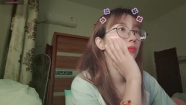 Lili 666 online show from May 19, 2026, 4:13 pm