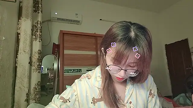 Lili 666 online show from May 24, 2026, 3:50 pm