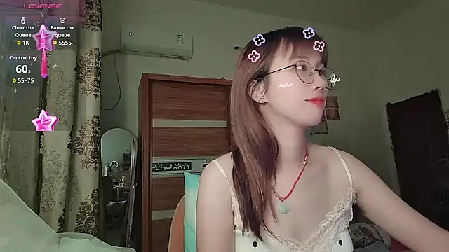 Lili 666 online show from June 21, 2026, 3:47 pm
