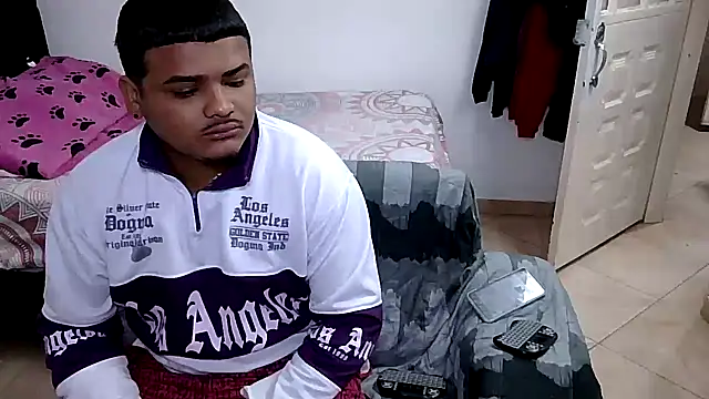 Snapshot of Boycuriousxxx chatting on February 6, 2026, 10:40 am Boycuriousxxx online show from February 6, 2026, 10:40 am