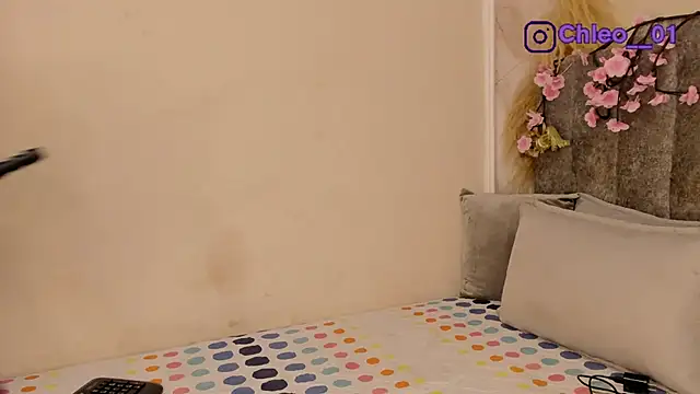 Chleo   online show from April 8, 2026, 1:11 pm