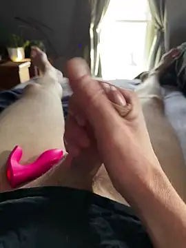 Snapshot of Tyler98425 chatting on January 27, 2025, 4:43 pm Tyler98425 online show from January 27, 2025, 4:43 pm