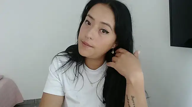 jjulietha95 online show from December 17, 2024, 11:28 am