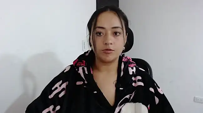 jjulietha95 online show from February 8, 2025, 5:08 am