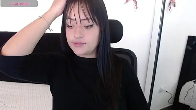 jjulietha95 online show from October 25, 2025, 12:34 pm