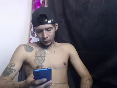 Snapshot of RickyGrey77 chatting on December 2, 2024, 4:42 pm RickyGrey77 online show from December 2, 2024, 4:42 pm