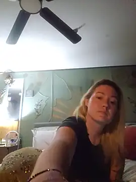 Snapshot of ashlynnstarr chatting on August 6, 2026, 6:04 am ashlynnstarr online show from August 6, 2026, 6:04 am