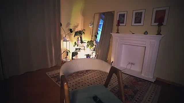 Leona Mell online show from January 5, 2025, 2:38 am