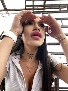 Snapshot of Effy_Bonny chatting on February 7, 2025, 5:51 pm Effy Bonny online show from February 7, 2025, 5:51 pm