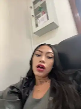Snapshot of Effy_Bonny chatting on February 11, 2025, 5:50 pm Effy Bonny online show from February 11, 2025, 5:50 pm