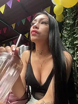 Snapshot of Effy_Bonny chatting on March 14, 2025, 1:37 am Effy Bonny online show from March 14, 2025, 1:37 am