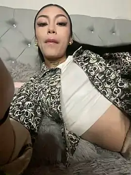 Snapshot of Effy_Bonny chatting on March 15, 2025, 2:14 am Effy Bonny online show from March 15, 2025, 2:14 am