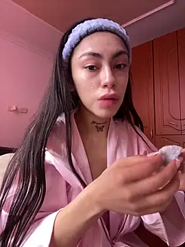 Snapshot of Effy_Bonny chatting on October 19, 2025, 6:19 pm Effy Bonny online show from October 19, 2025, 6:19 pm