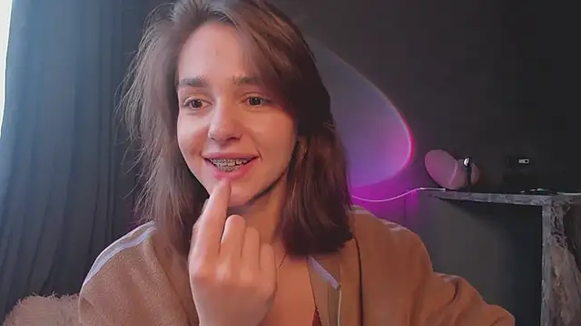 JudyAngil online show from October 15, 2025, 6:02 am