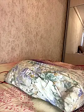 MollyDolle online show from November 15, 2025, 6:11 am