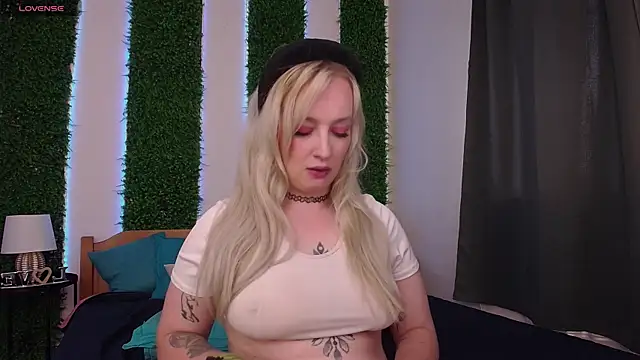 Nicole  Aniston  online show from September 28, 2025, 8:52 am