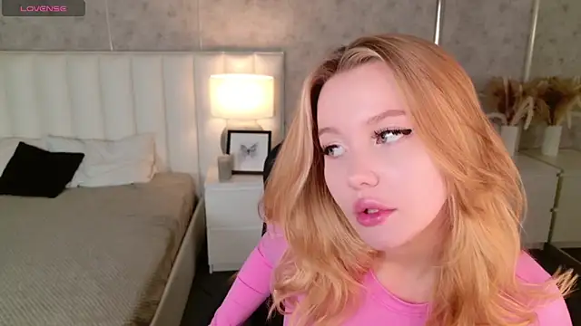 Snapshot of AliceMorr chatting on December 1, 2024, 6:30 pm AliceMorr online show from December 1, 2024, 6:30 pm