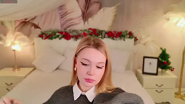 Snapshot of AliceMorr chatting on December 18, 2024, 8:20 am AliceMorr online show from December 18, 2024, 8:20 am