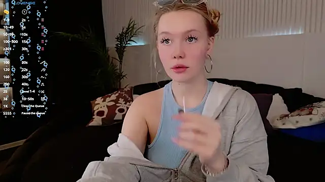 Snapshot of AliceMorr chatting on December 21, 2024, 8:28 am AliceMorr online show from December 21, 2024, 8:28 am