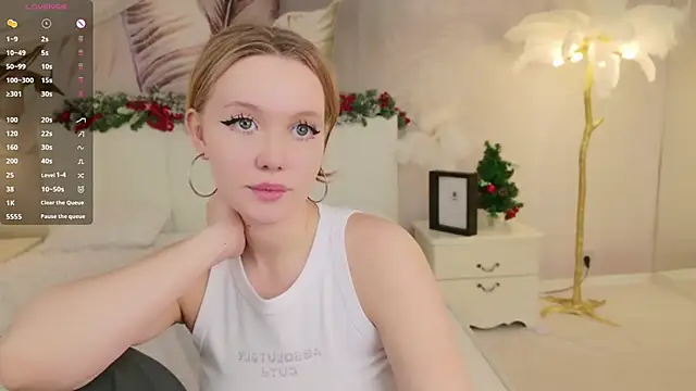 Snapshot of AliceMorr chatting on December 23, 2024, 6:37 pm AliceMorr online show from December 23, 2024, 6:37 pm