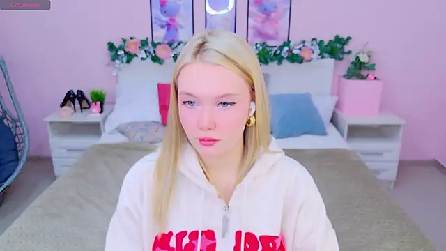 Snapshot of AliceMorr chatting on January 12, 2025, 8:04 am AliceMorr online show from January 12, 2025, 8:04 am