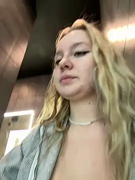 Snapshot of AliceMorr chatting on January 19, 2025, 2:17 pm AliceMorr online show from January 19, 2025, 2:17 pm