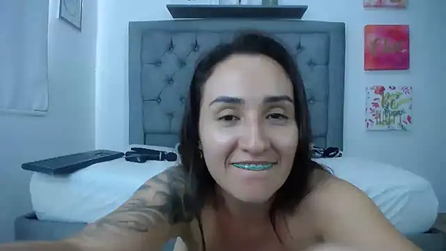 Snapshot of Carolina_love19 chatting on February 19, 2025, 8:10 pm Carolina love19 online show from February 19, 2025, 8:10 pm