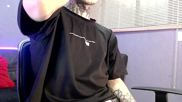 Snapshot of Andy_bapho chatting on September 27, 2025, 2:33 pm Andy bapho online show from September 27, 2025, 2:33 pm