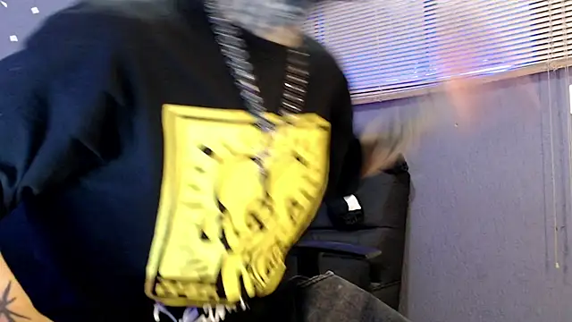 Snapshot of Andy_bapho chatting on October 8, 2025, 2:36 pm Andy bapho online show from October 8, 2025, 2:36 pm