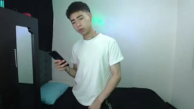 Snapshot of sexybat_twink chatting on January 26, 2025, 2:41 pm sexybat twink online show from January 26, 2025, 2:41 pm