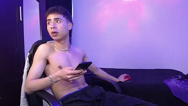 Snapshot of sexybat_twink chatting on February 11, 2025, 11:43 am sexybat twink online show from February 11, 2025, 11:43 am