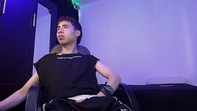 Snapshot of sexybat_twink chatting on February 24, 2025, 2:26 pm sexybat twink online show from February 24, 2025, 2:26 pm