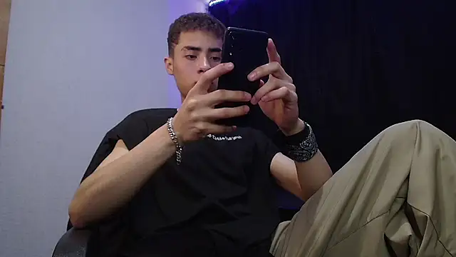 Snapshot of sexybat_twink chatting on March 14, 2025, 10:27 pm sexybat twink online show from March 14, 2025, 10:27 pm