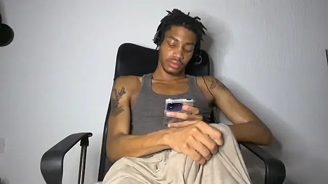 Snapshot of Skinnyblackman chatting on June 26, 2026, 2:49 am Skinnyblackman online show from June 26, 2026, 2:49 am
