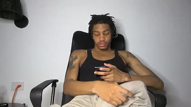 Snapshot of Skinnyblackman chatting on June 29, 2026, 3:24 am Skinnyblackman online show from June 29, 2026, 3:24 am