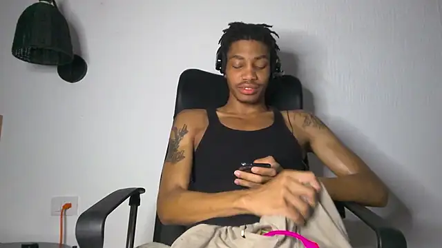 Snapshot of Skinnyblackman chatting on July 9, 2026, 2:15 am Skinnyblackman online show from July 9, 2026, 2:15 am