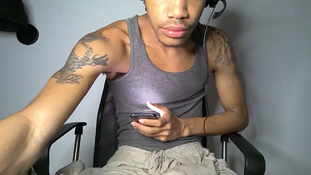 Snapshot of Skinnyblackman chatting on July 10, 2026, 4:06 am Skinnyblackman online show from July 10, 2026, 4:06 am
