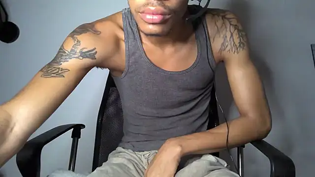 Snapshot of Skinnyblackman chatting on July 12, 2026, 2:46 am Skinnyblackman online show from July 12, 2026, 2:46 am