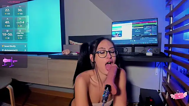 MiaJeanns online show from September 22, 2025, 5:48 pm