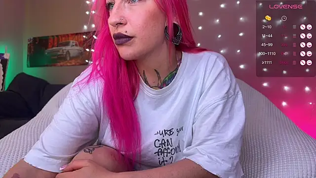 Snapshot of Tanya_Acid chatting on June 11, 2026, 5:33 pm Tanya Acid online show from June 11, 2026, 5:33 pm