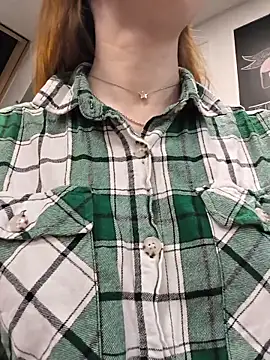 Snapshot of MayaSolar chatting on February 4, 2026, 9:53 pm MayaSolar online show from February 4, 2026, 9:53 pm