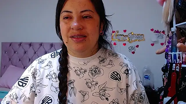 lanaqueen699 online show from April 6, 2026, 12:28 pm