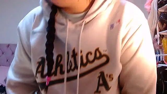 lanaqueen699 online show from April 16, 2026, 12:17 pm